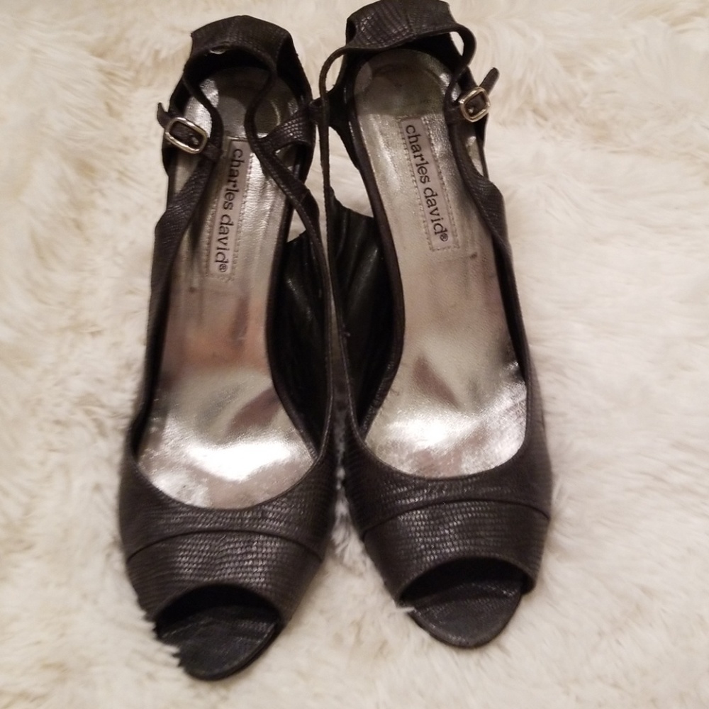 Shoe